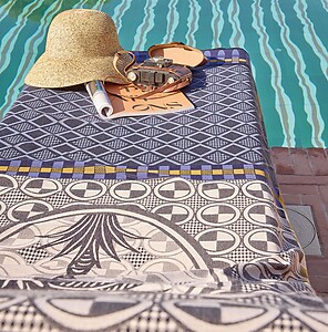 Le Jacquard Francais Palmeraie Black Beach Towel