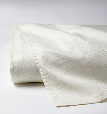 Tailored Elegance: Sferra Tesoro Bed Linens